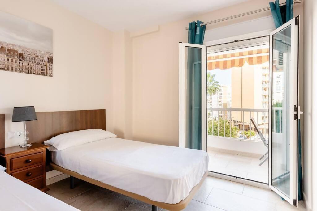 Amplio Con Vistas Al Mar Y Piscina En Benalmadena Apartment Luaran gambar