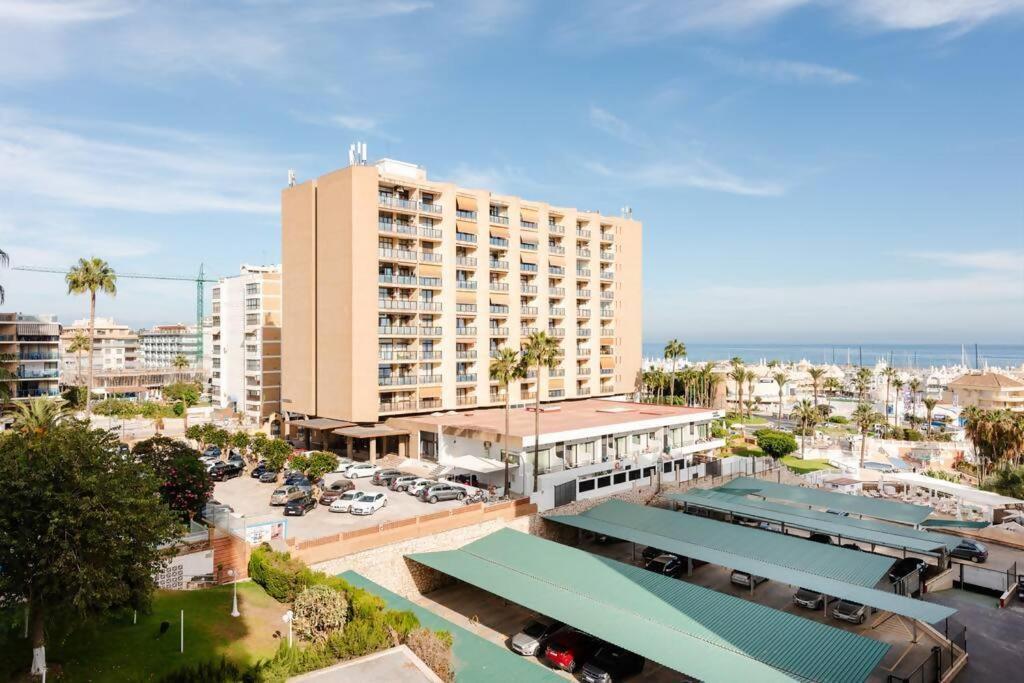 Amplio Con Vistas Al Mar Y Piscina En Benalmadena Apartment Luaran gambar